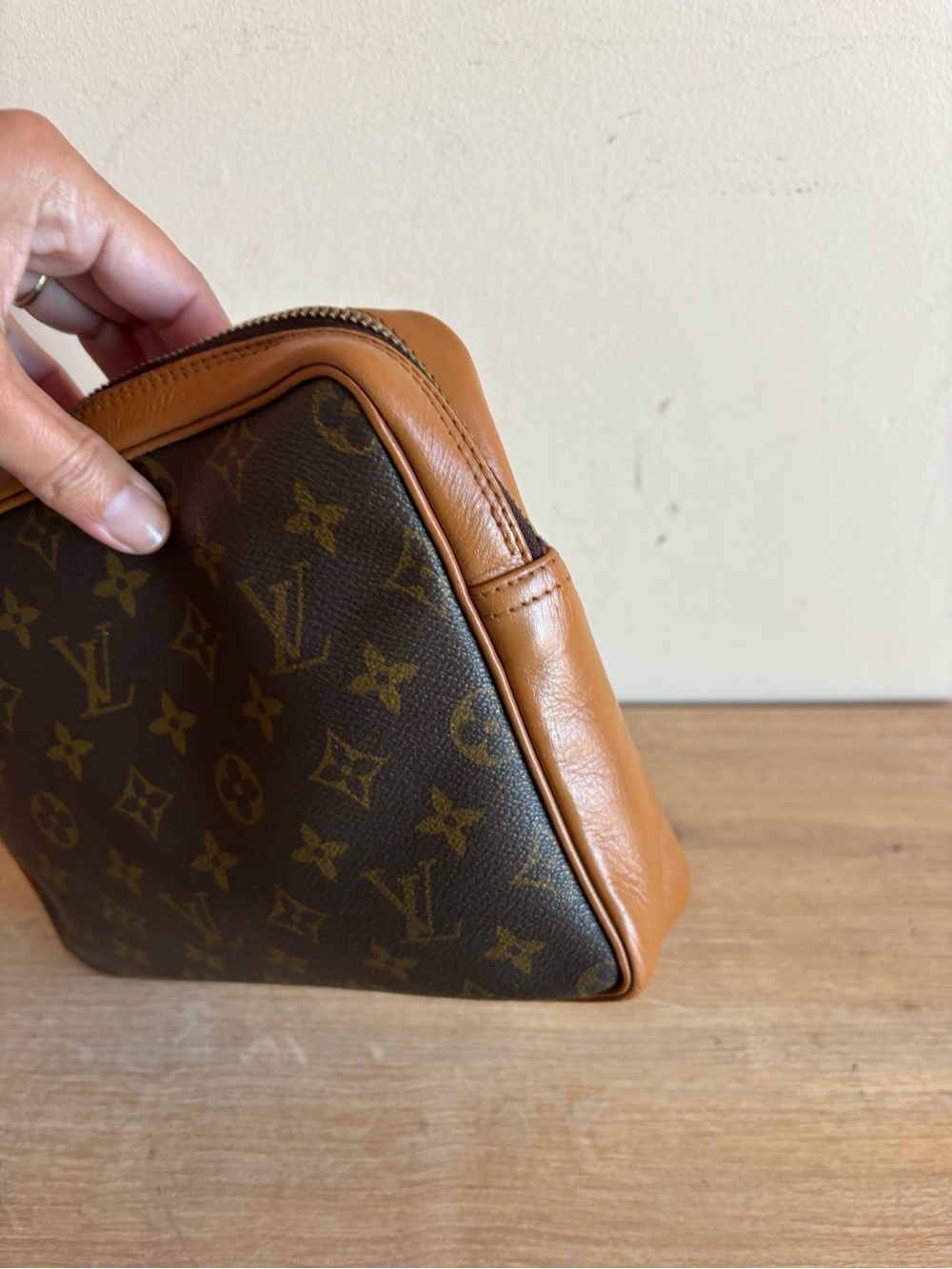 Authentic Louis Vuitton monogram clutch cosmetic case - Picture 3 of 9